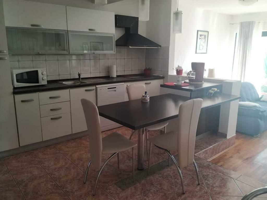 Apartmani Deleut Novi Vinodolski Eksteriør billede