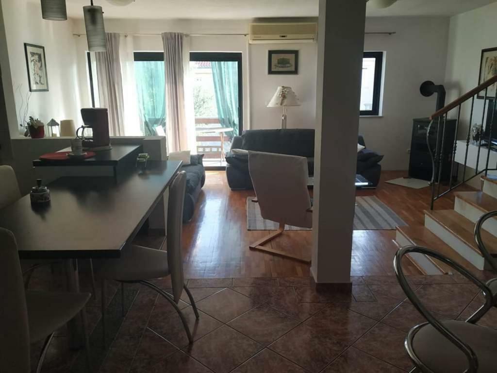 Apartmani Deleut Novi Vinodolski Eksteriør billede